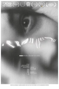 يصل القطار - Poster